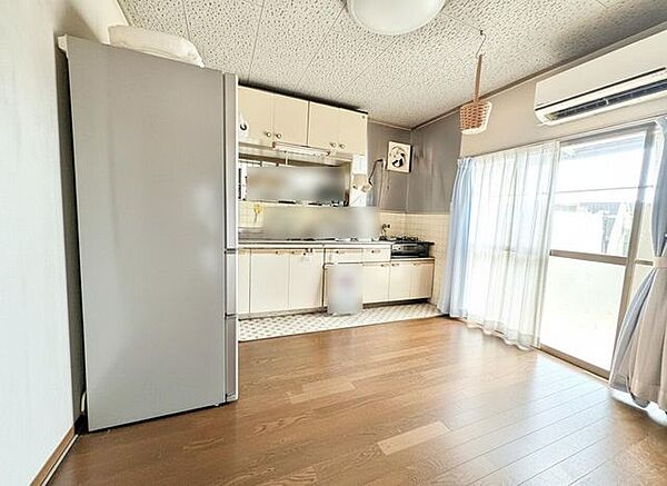 本画像は一部、AIによるCG加工により家具を消去して作成したイメージです。実際の室内とは異なる場合がございますので、あらかじめご了承ください。実際の状況につきましては現況を優先とさせていただきます。