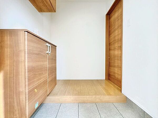 玄関を拡大表示