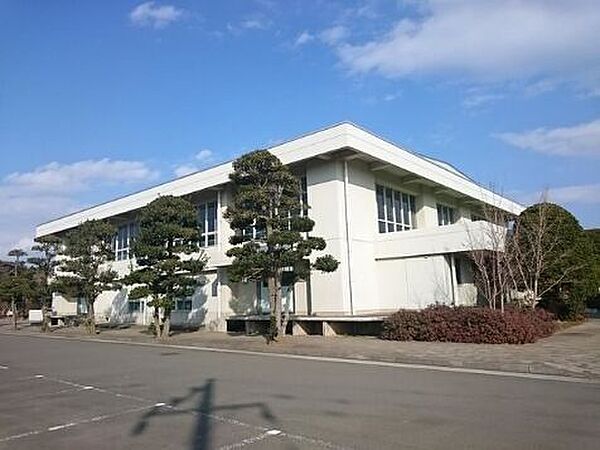 知多市立旭東小学校 870m