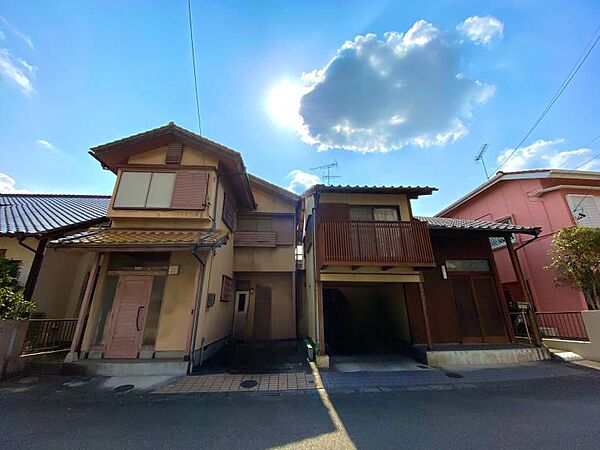 周辺は閑静な住宅街です♪