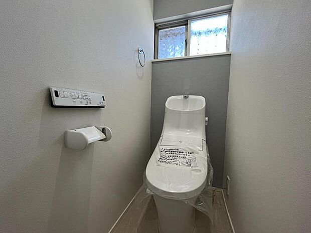温水洗浄便座付トイレ。1階と2階にあります