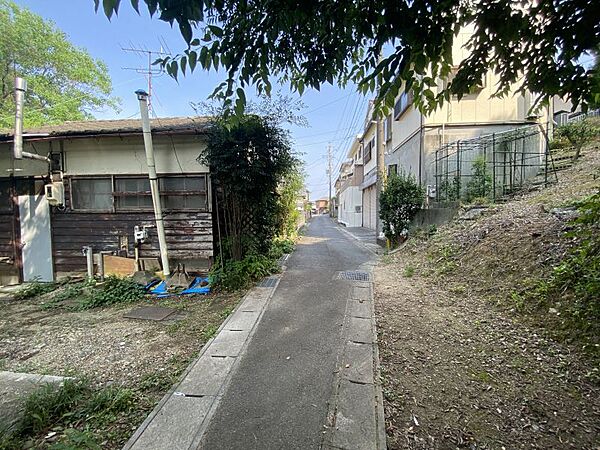 スーパーやドラッグストアも徒歩圏内で、お買い物にも大変便利な立地です！