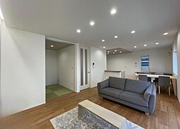 半田市亀崎町十丁目、新居町四丁目 4LDKのリビング/ダイニング