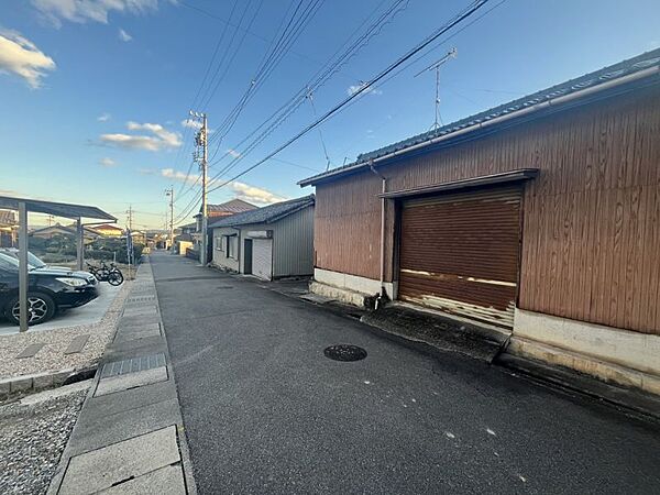 公園まで徒歩約2分。子育てもしやすい環境です。