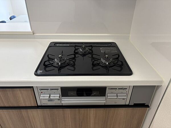 ガスコンロ3口です。1度にたくさんのメニューが作れます！