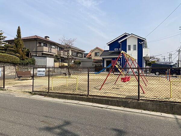 高根中公園まで180ｍ　徒歩約3分