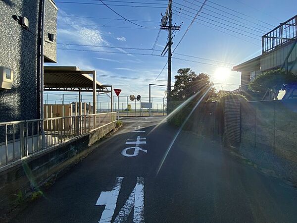 コンビニやドラッグストアも徒歩圏内♪毎日のお買い物にも便利な立地です！