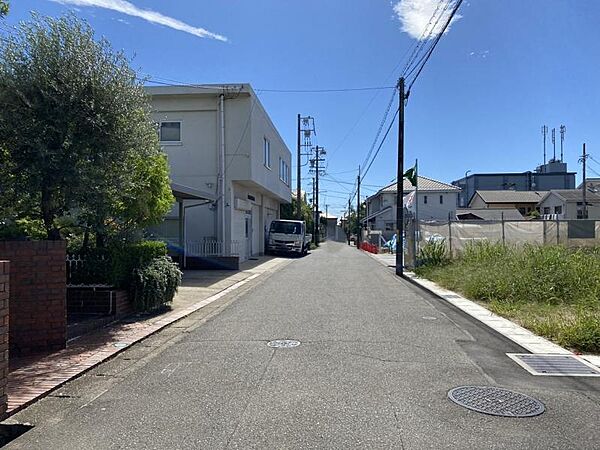 東側前面道路幅員約5.3ｍ。（3号地側）