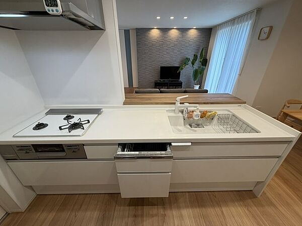 広々としたキッチンスペース♪収納も備え、毎日のお料理を快適に楽しめる住空間です！