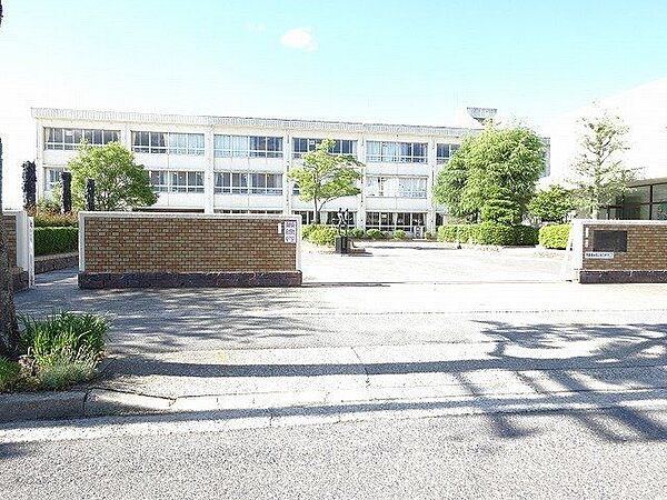 可児市立桜ヶ丘小学校 650m