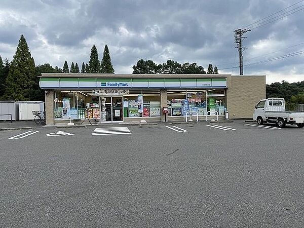 ファミリーマート 可児大森東店　車で5分 2200m