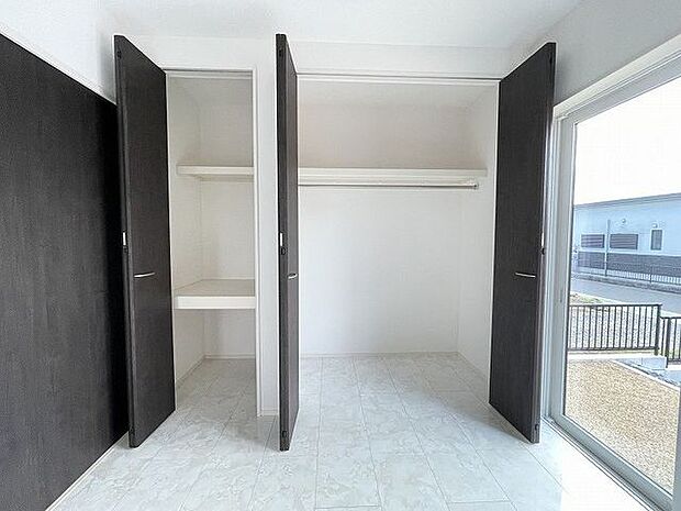 1階にある収納は来客用の座布団やお昼寝用のお布団、リビングで使うものなどが収納でき大変重宝！