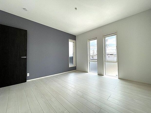 シンプルに作られた洋室は、自分好みのインテリアでコーディネイトし癒しの空間作りに最適です♪