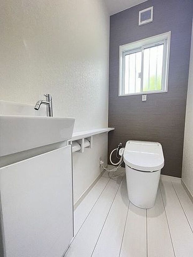 タンクレスのウォシュレットトイレです♪