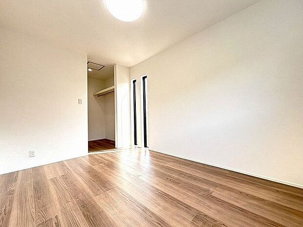 大容量の収納スペース、ウォークinクローゼットがついているので、お部屋がすっきり片付けられますね♪