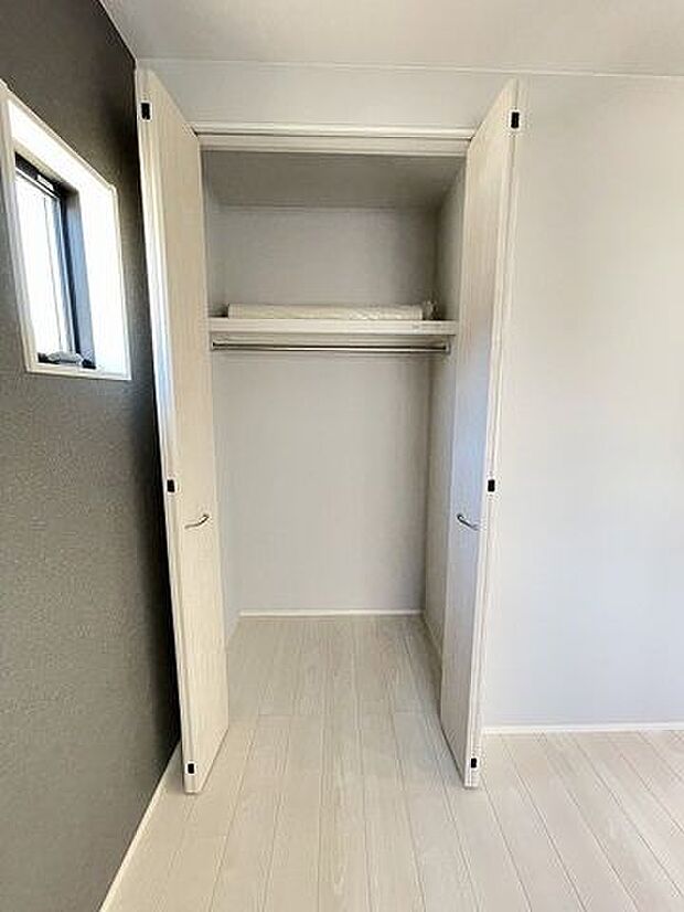 1階にある収納は来客用の座布団やお昼寝用のお布団、リビングで使うものなどが収納でき大変重宝！