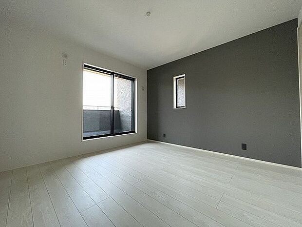 シンプルに作られた洋室は、自分好みのインテリアでコーディネイトし癒しの空間作りに最適です♪