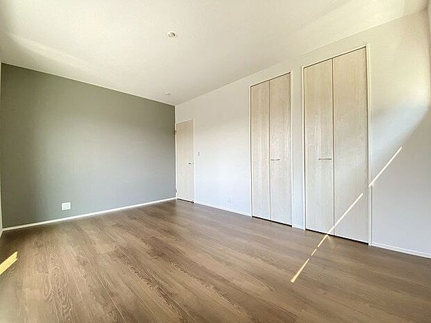 シンプルに作られた洋室は、自分好みのインテリアでコーディネイトし癒しの空間作りに最適です♪