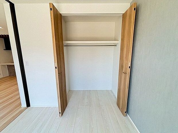 1階にある収納は来客用の座布団やお昼寝用のお布団、リビングで使うものなどが収納でき大変重宝!