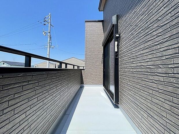 晴れた日には洗濯物はもちろん、お布団もしっかり干せますね。