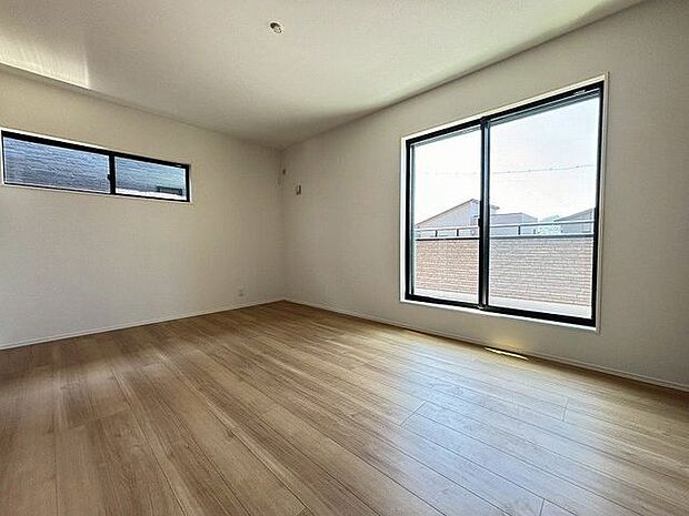 大きな窓によりお部屋をさらに広く・明るく・開放的に感じられます!