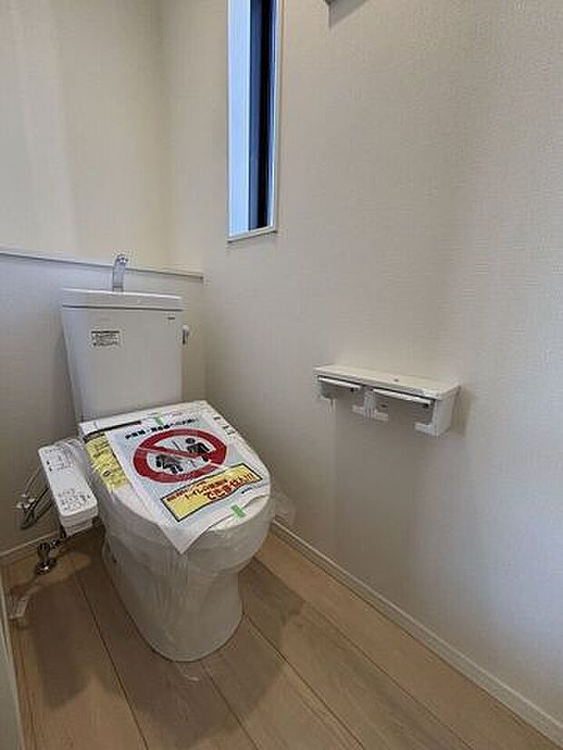 2階トイレもウォシュレット付きトイレです。