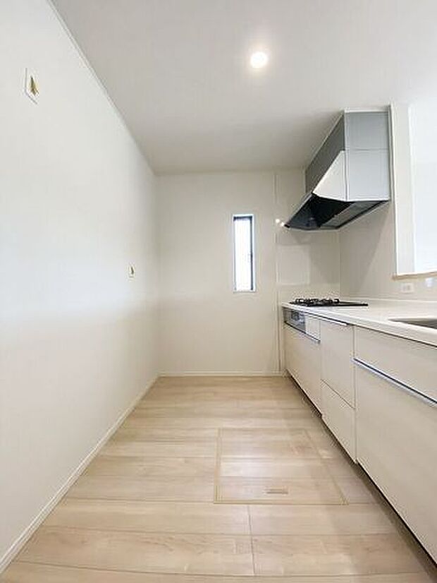 ゆとりのサイズを確保し、ひとりだけでなくお子様や旦那様と一緒にキッチンに立つのに快適なスペース♪