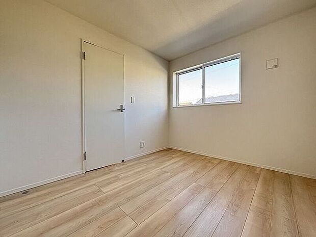 明るい洋室はお子様のお部屋としても良いですね！