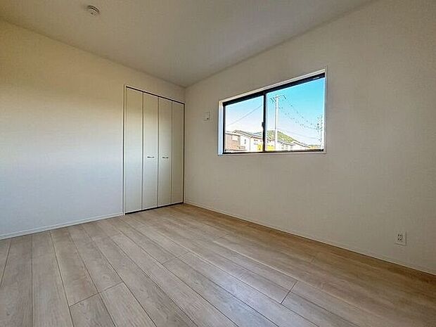 シンプルに作られた洋室は、自分好みのインテリアでコーディネイトし癒しの空間作りに最適です♪