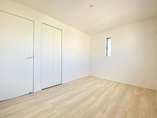 シンプルに作られた洋室は、自分好みのインテリアでコーディネイトし癒しの空間作りに最適です♪