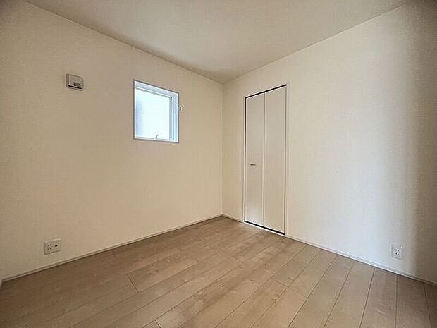 階段の上り下りの負担のない1階の洋室は、幅広い世代に優しいお部屋です。