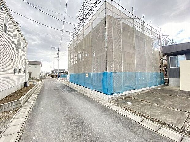 完成前の物件に限り、カラー選択やオプション工事 などのサービス特典が受けられる場合がございます。詳しくお知りになりたい方はお気軽にお問合せください。