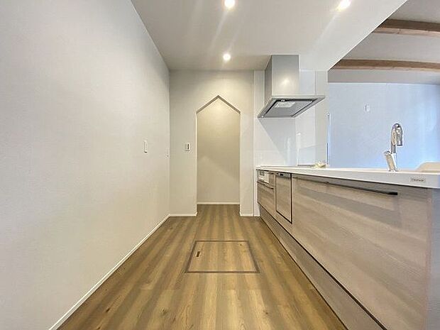 ゆとりのサイズを確保し、ひとりだけでなくお子様や旦那様と一緒にキッチンに立つのに快適なスペース♪