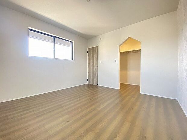 大容量の収納スペース、ウォークinクローゼットがついているので、お部屋がすっきり片付けられますね♪