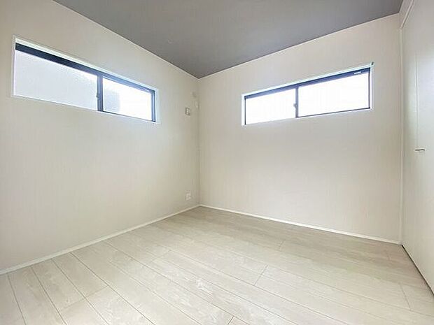 階段の上り下りの負担のない1階の洋室は、幅広い世代に優しいお部屋です。