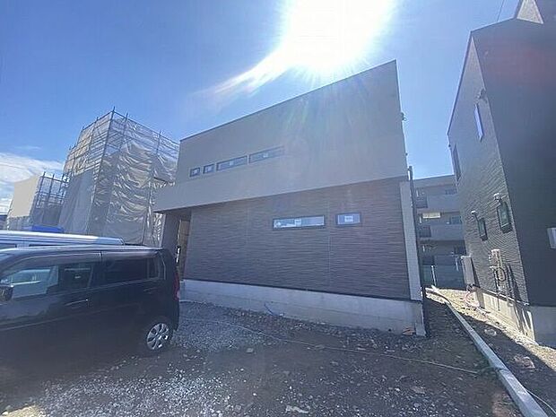 完成前の物件に限り、カラー選択やオプション工事 などのサービス特典が受けられる場合がございます。詳しくお知りになりたい方はお気軽にお問合せください。