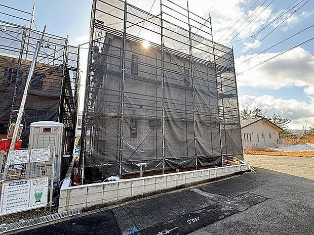 完成前の物件に限り、カラー選択やオプション工事 などのサービス特典が受けられる場合がございます。詳しくお知りになりたい方はお気軽にお問合せください。