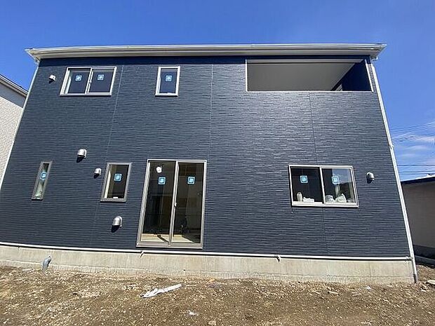 完成前の物件に限り、カラー選択やオプション工事 などのサービス特典が受けられる場合がございます。詳しくお知りになりたい方はお気軽にお問合せください。