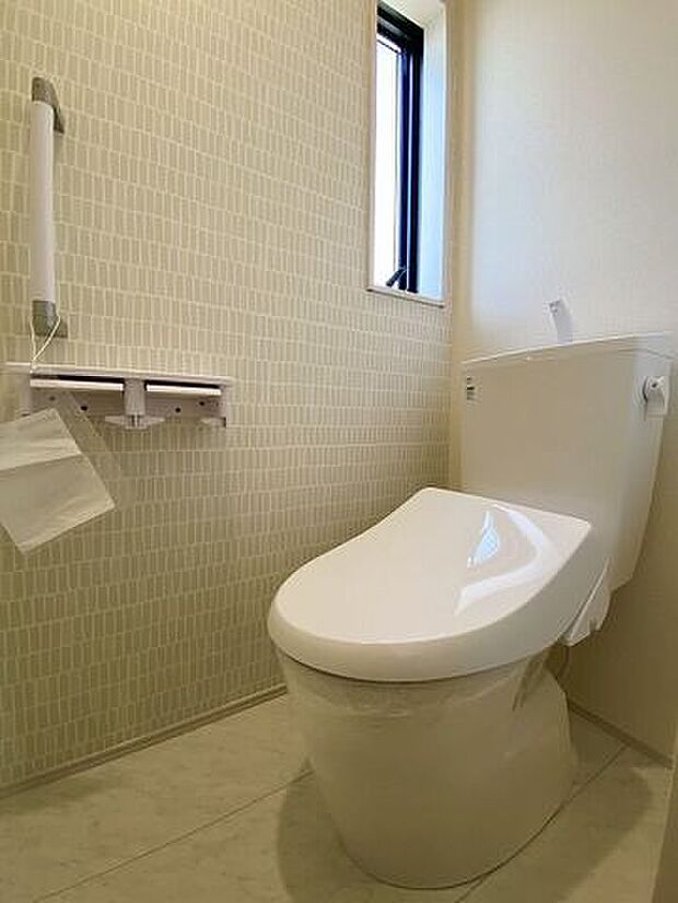 2階トイレもウォシュレット付きです。