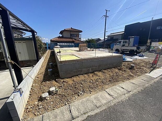 完成前の物件に限り、カラー選択やオプション工事 などのサービス特典が受けられる場合がございます。詳しくお知りになりたい方はお気軽にお問合せください。