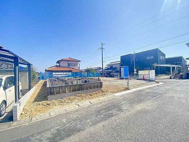 完成前の物件に限り、カラー選択やオプション工事 などのサービス特典が受けられる場合がございます。詳しくお知りになりたい方はお気軽にお問合せください。