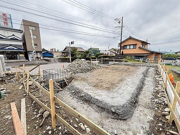 完成前の物件に限り、カラー選択やオプション工事 などのサービス特典が受けられる場合がございます。詳しくお知りになりたい方はお気軽にお問合せください。