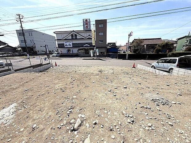 完成前の物件に限り、カラー選択やオプション工事 などのサービス特典が受けられる場合がございます。詳しくお知りになりたい方はお気軽にお問合せください。