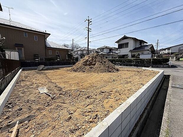 完成前の物件に限り、カラー選択やオプション工事 などのサービス特典が受けられる場合がございます。詳しくお知りになりたい方はお気軽にお問合せください。