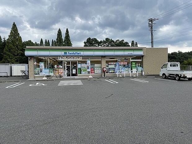 ファミリーマート 可児大森東店車で3分 1300m