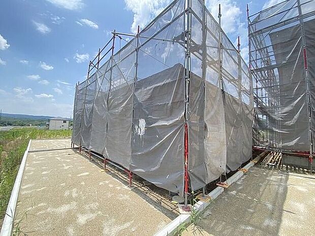 完成前の物件に限り、カラー選択やオプション工事 などのサービス特典が受けられる場合がございます。詳しくお知りになりたい方はお気軽にお問合せください。