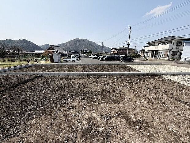 完成前の物件に限り、カラー選択やオプション工事 などのサービス特典が受けられる場合がございます。詳しくお知りになりたい方はお気軽にお問合せください。