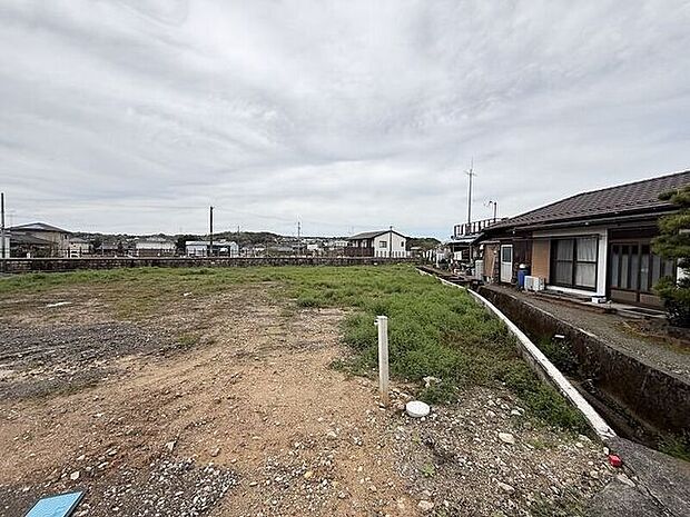 完成前の物件に限り、カラー選択やオプション工事 などのサービス特典が受けられる場合がございます。詳しくお知りになりたい方はお気軽にお問合せください。