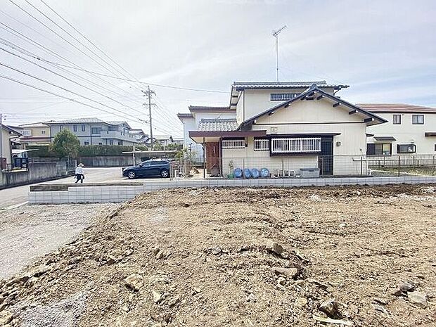 完成前の物件に限り、カラー選択やオプション工事 などのサービス特典が受けられる場合がございます。詳しくお知りになりたい方はお気軽にお問合せください。