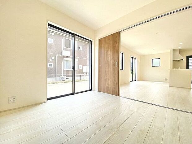 階段の上り下りの負担のない1階の洋室は、幅広い世代に優しいお部屋です。